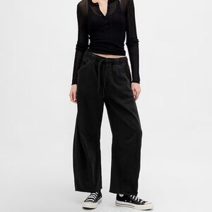 GAP Barrel Leg Drawstring Jeans in Black